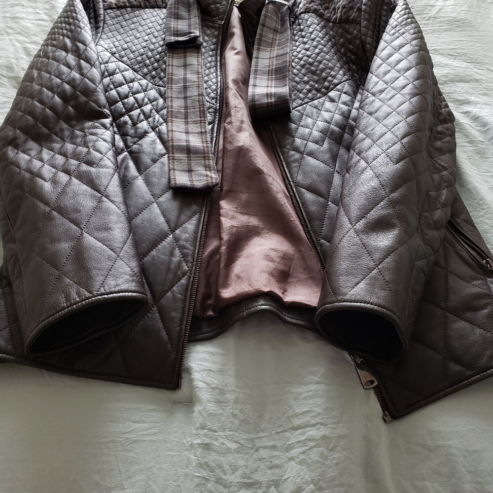 Leather Jacket - Picture 6 of 7